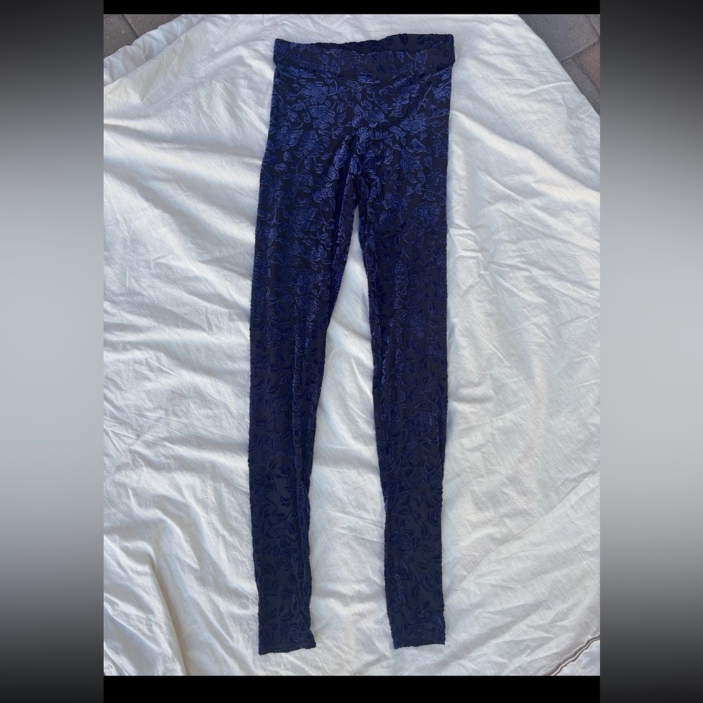 Black Milk Velvet Floral Ankle Leggings
Dark Blue M Women's Stretch